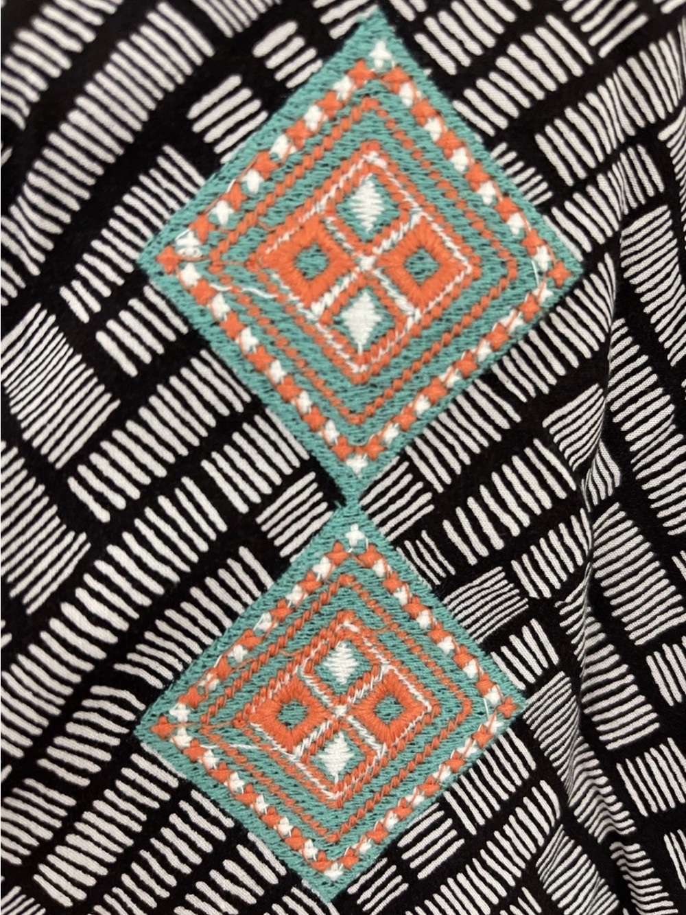 Le Sample Top Women’s XS Stitch Fix Black Tribal Print Embroidered Sleeveless - Picture 10 of 10